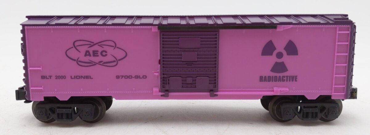 Lionel 6-26271 O Gauge AEC Glow in the Dark Purple Boxcar LN/Box