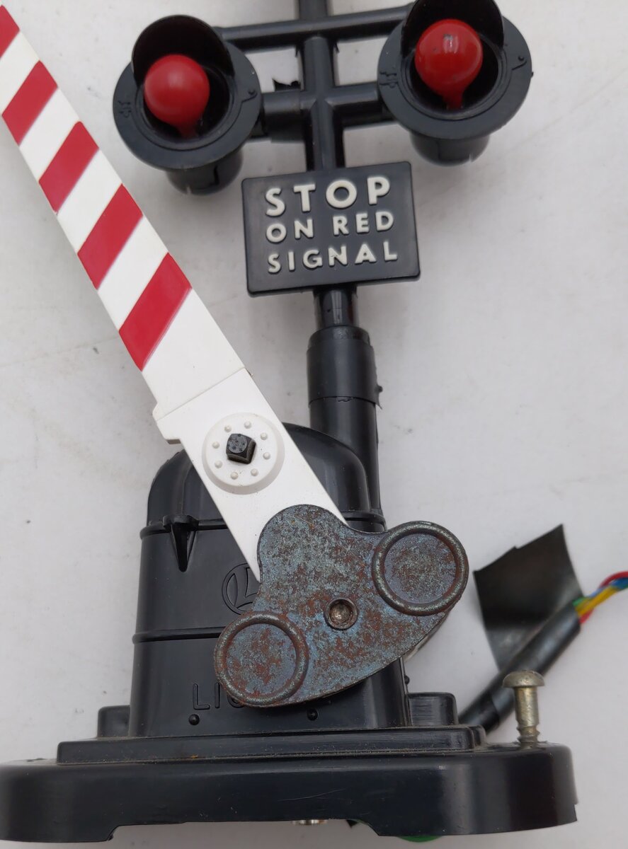 Lionel 6-2162 O Gauge Automatic Crossing Gate & Signal VG/Box