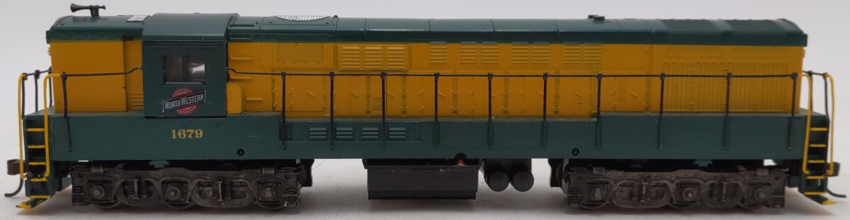 Athearn 04323 HO Chicago & North Western H24-66 Dummy Diesel Locomotive #1679 EX/Box