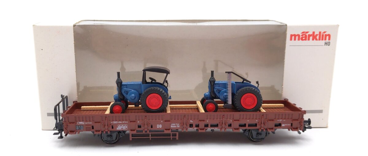 Marklin 46948 HO DB Flatcar w/ 2 Tractors