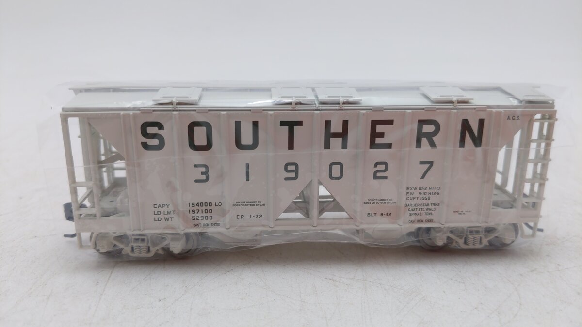 Bowser 42239 HO Southern 70-Ton 2-Bay Covered Hopper Car #319027