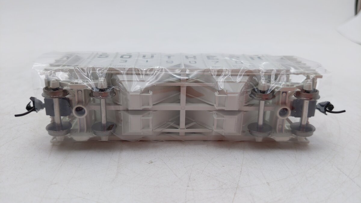 Bowser 42240 HO Southern 70-Ton 2-Bay Covered Hopper #319070