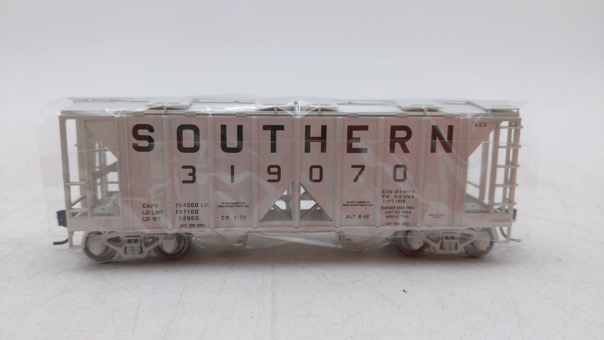 Bowser 42240 HO Southern 70-Ton 2-Bay Covered Hopper #319070