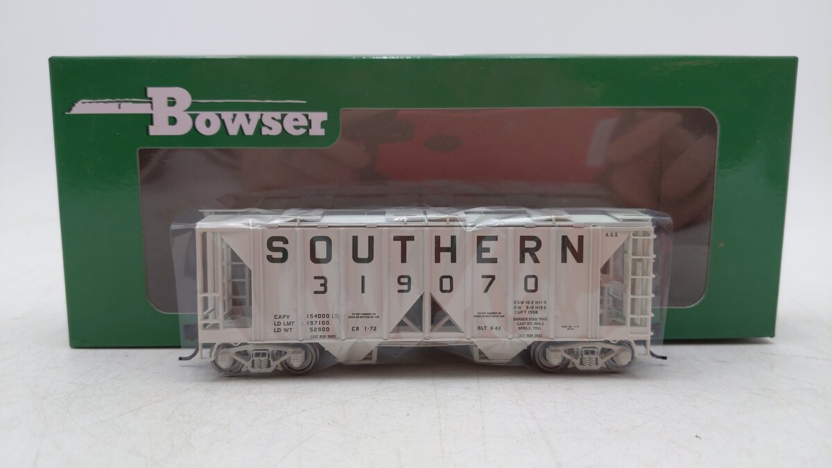 Bowser 42240 HO Southern 70-Ton 2-Bay Covered Hopper #319070