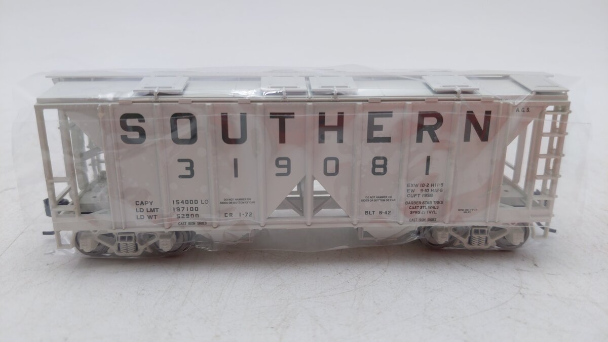 Bowser 42241 HO Southern 70-Ton 2-Bay Covered Hopper #319081
