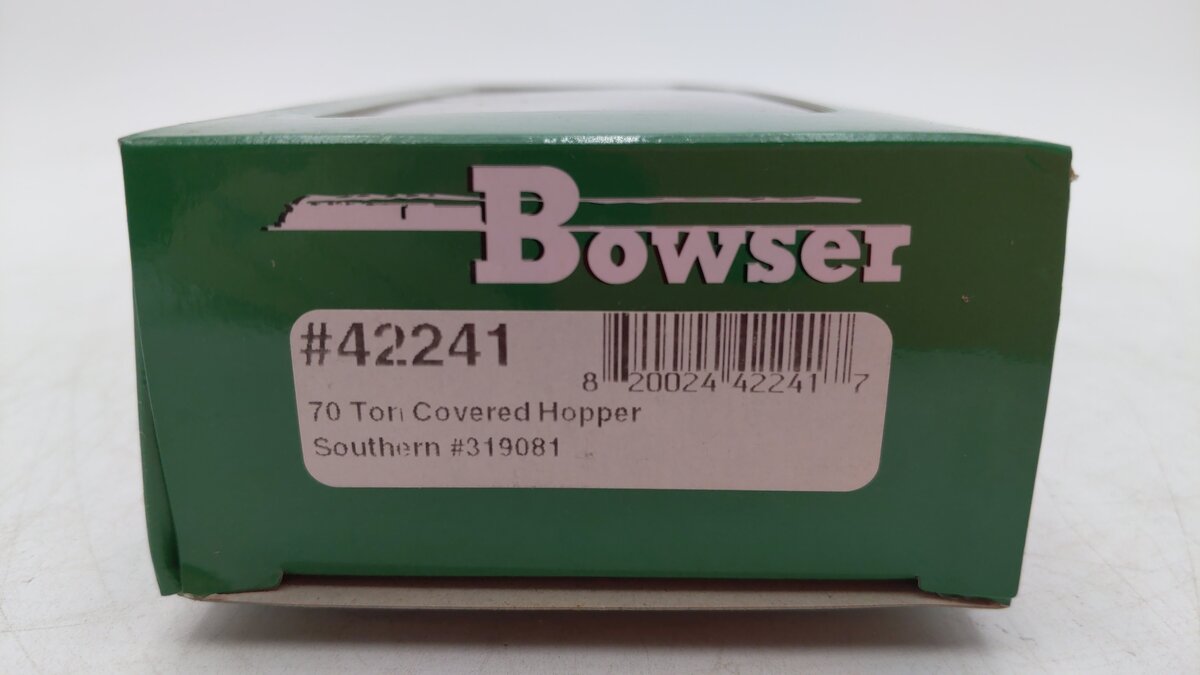 Bowser 42241 HO Southern 70-Ton 2-Bay Covered Hopper #319081