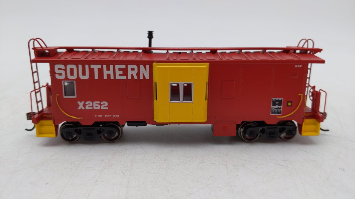 Roundhouse 90175 HO Southern Bay Window Caboose #X262