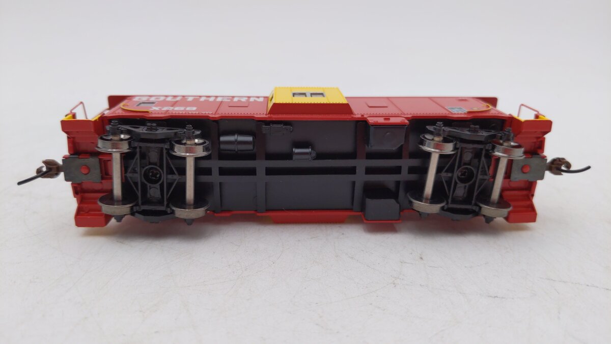 Roundhouse 90176 HO Southern Bay Window Caboose #X268