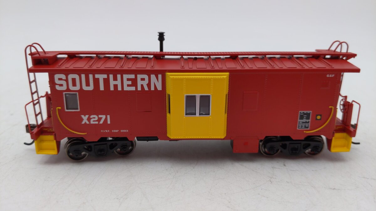 Roundhouse 90177 HO Bay Window Caboose Southern #X271