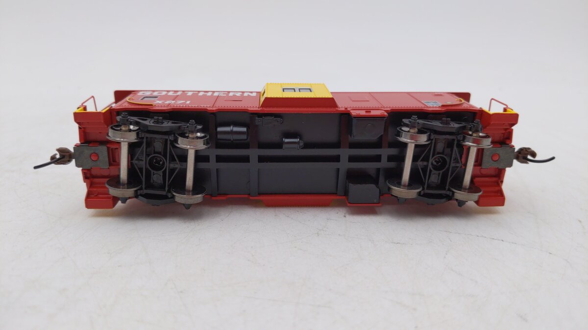 Roundhouse 90177 HO Bay Window Caboose Southern #X271