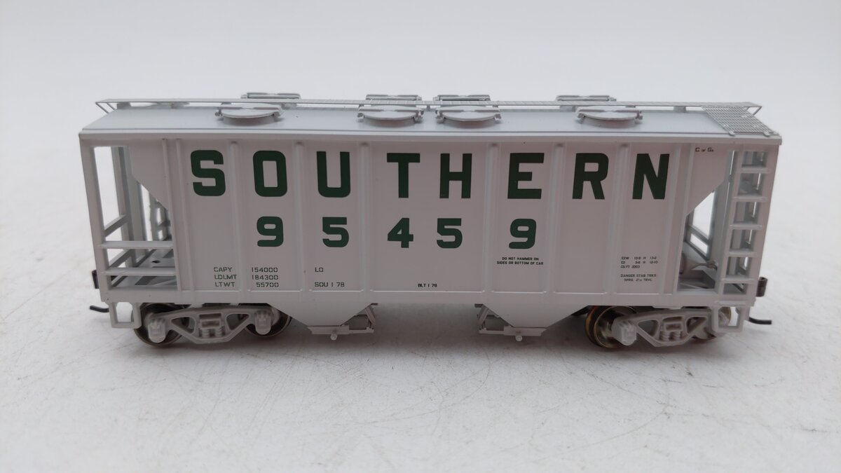Athearn 94394 HO Southern Railway RTR PS2 2-Bay Covered Hopper #95459