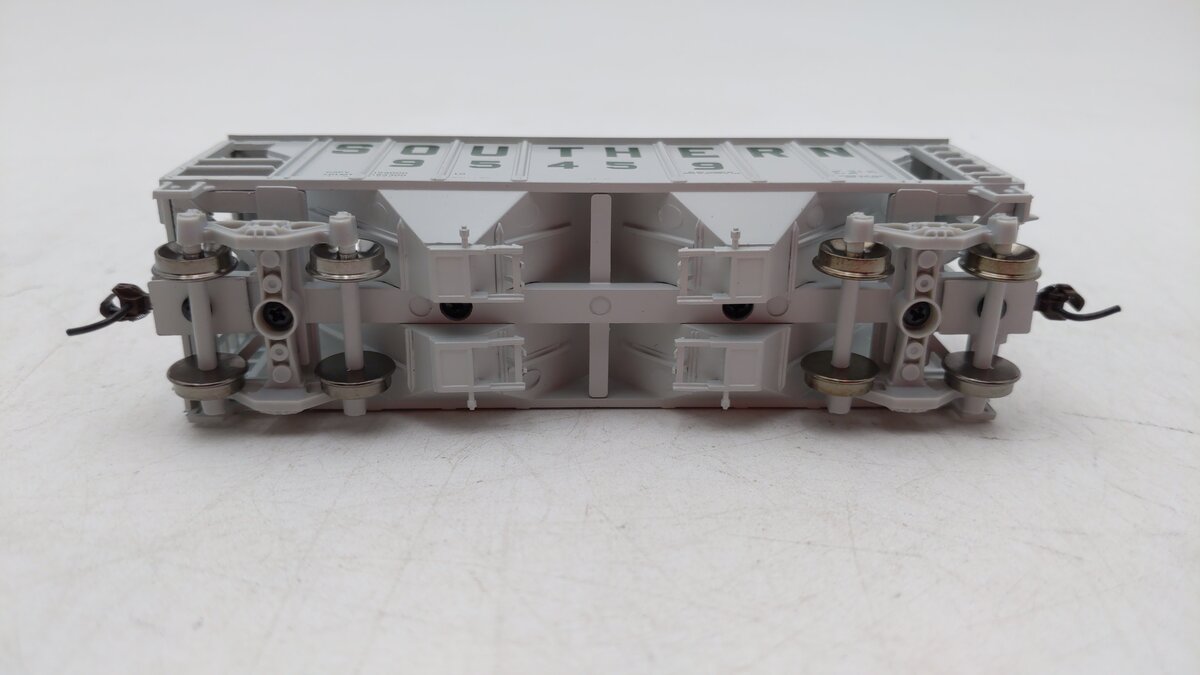 Athearn 94394 HO Southern Railway RTR PS2 2-Bay Covered Hopper #95459