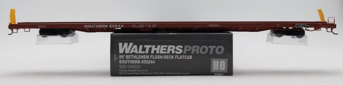 Walthers 920-104223 HO Southern RTR 89' Bethlehem Flush-Deck Flatcar #50244