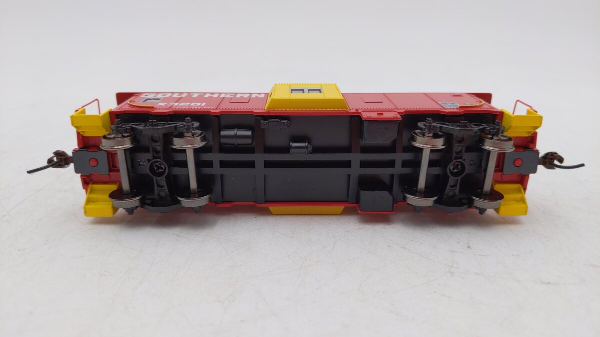 Athearn 74850 HO Southern Bay Window Caboose #X3201