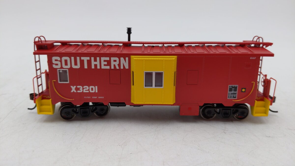 Athearn 74850 HO Southern Bay Window Caboose #X3201