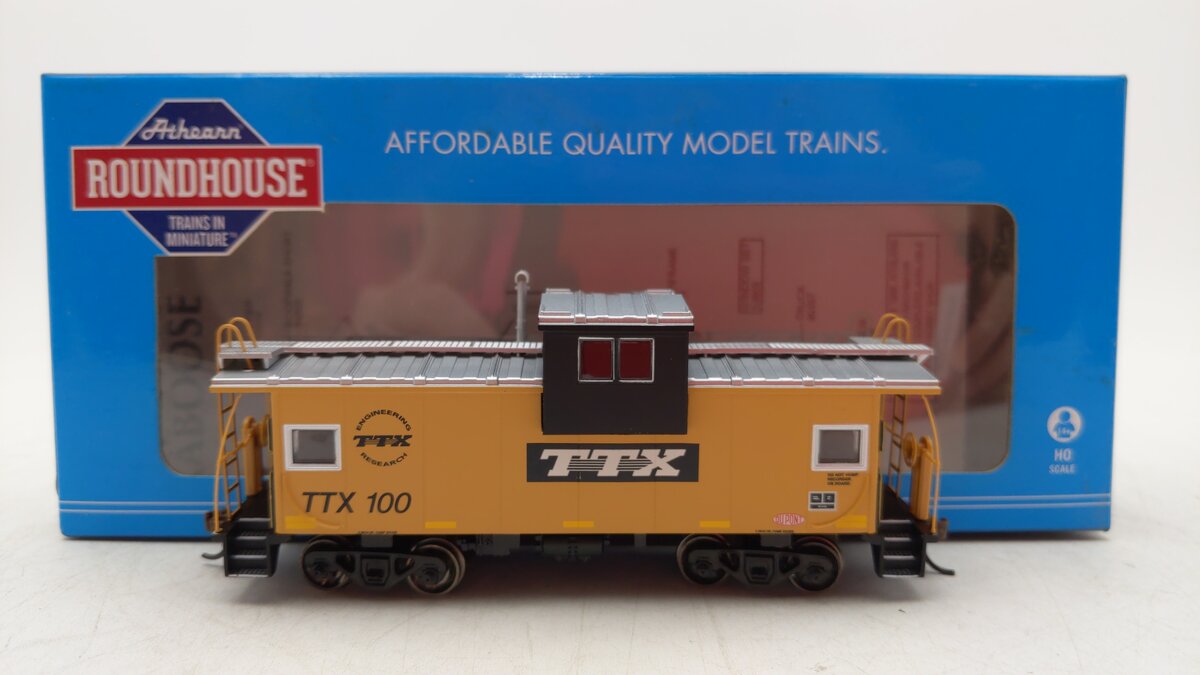 Roundhouse 87943 HO Scale Trailer Train Wide Vision Caboose #100 LN/Box