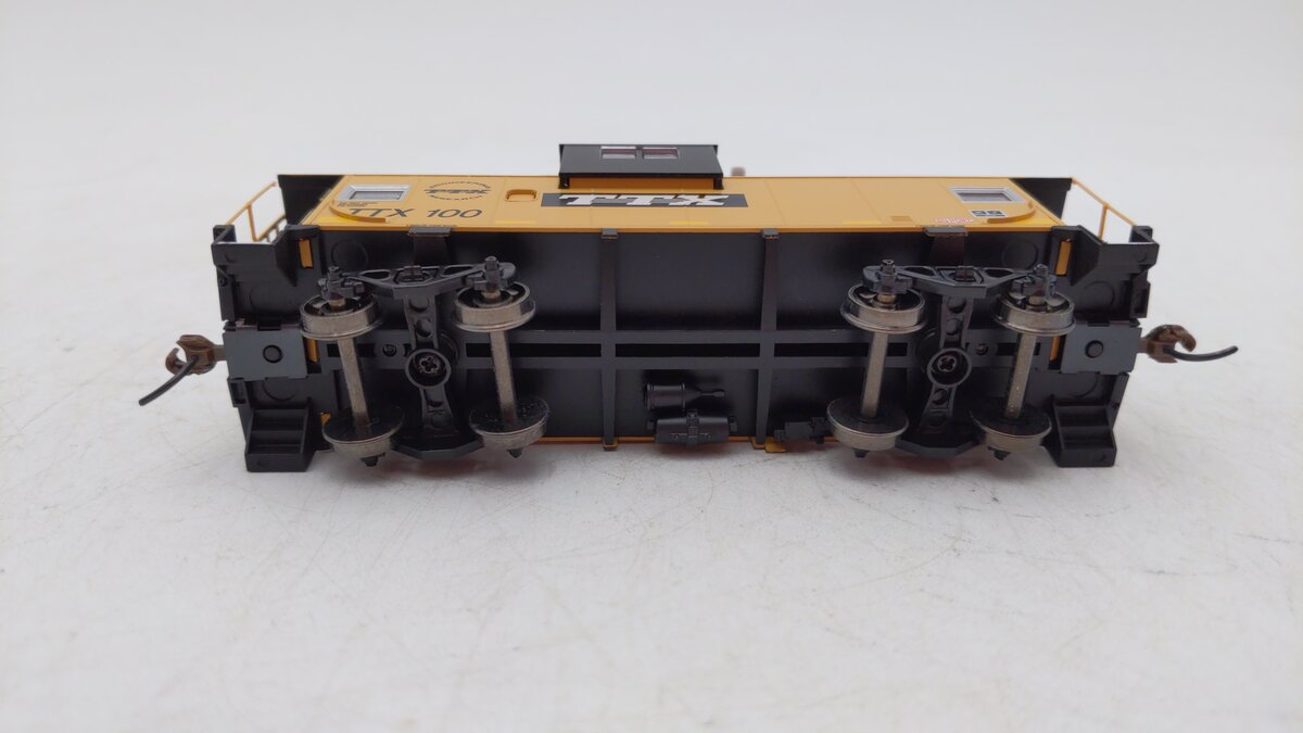 Roundhouse 87943 HO Scale Trailer Train Wide Vision Caboose #100 LN/Box