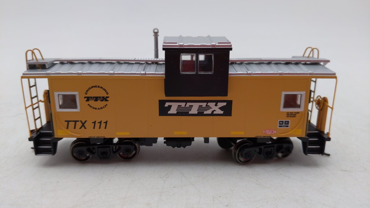 Roundhouse 87944 HO Trailer Train Wide Vision Caboose #111