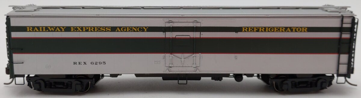 Atlas 20005347 HO Railway Express Agency Steel Express Reefer Car #6295