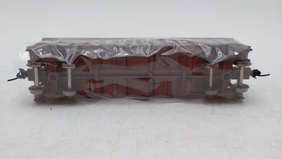 Bowser 42940 HO Southern 70 Ton 12 Panel Triple Hopper Car #74747