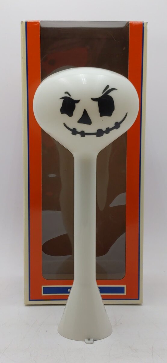 Lionel 2430070 O Halloween Glow In The Dark Water Tower