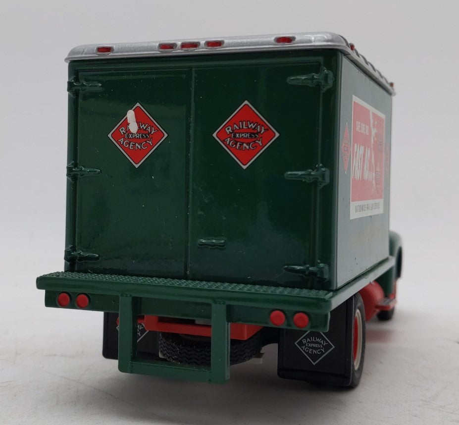First Gear 19-1093 1:34 Die-Cast REA 1957 International R-190 Dry Goods Truck LN/Box