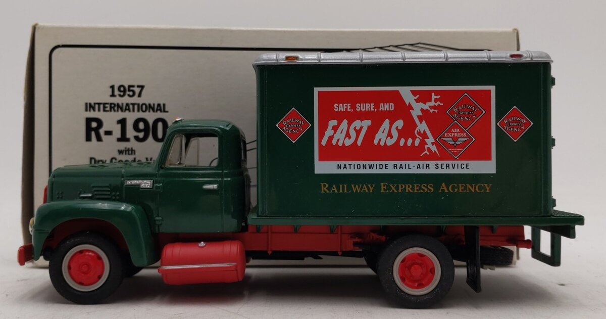 First Gear 19-1093 1:34 Die-Cast REA 1957 International R-190 Dry Goods Truck LN/Box