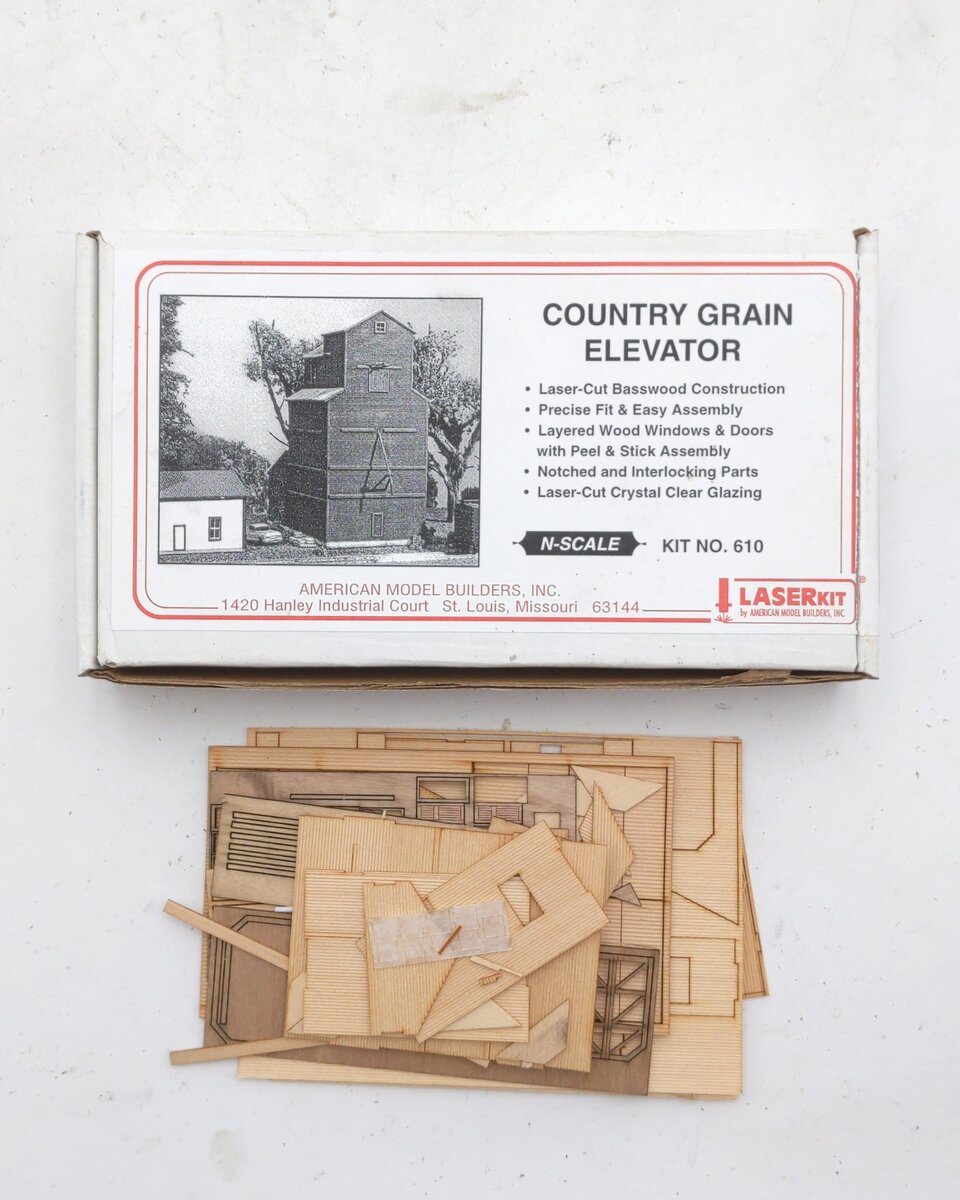 American Model Builders 610 N Scale Laser Art Country Grain Elevator Kit EX/Box