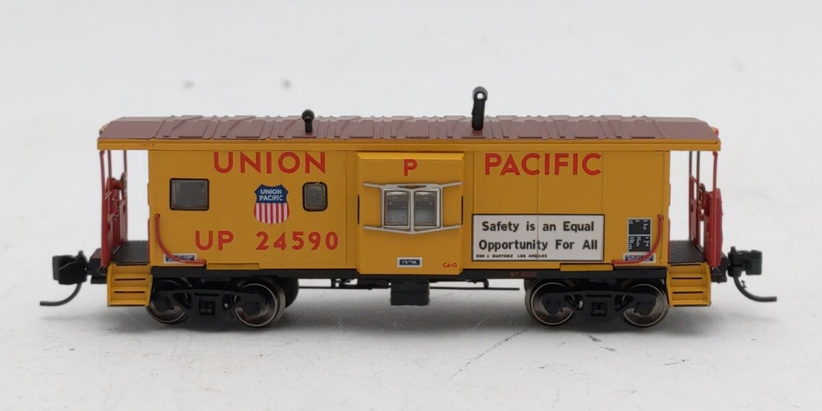 Bluford Shops 44245 N Scale Union Pacific Bay Window Caboose #24590 LN/Box