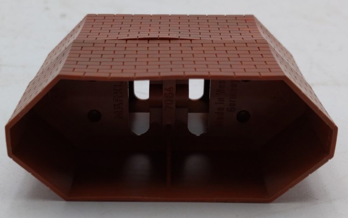 Marklin 7064 HO Scale Piers (2)