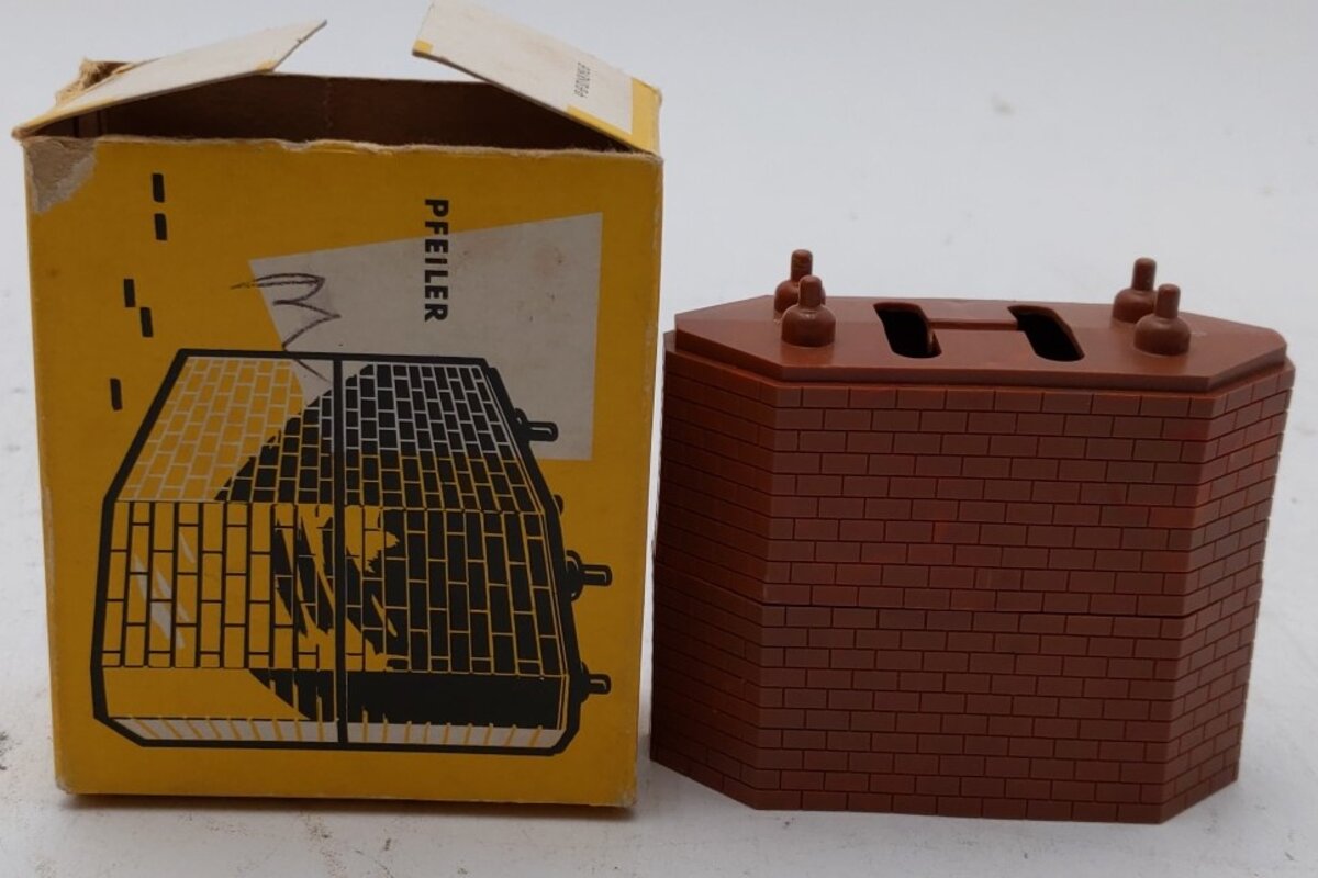 Marklin 7064 HO Scale Piers (2)