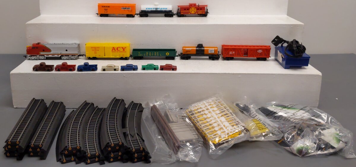 Life-Like THUNDERING RAILS 433-9102 HO Scale Electric Train Set 175 Pieces EX/Box