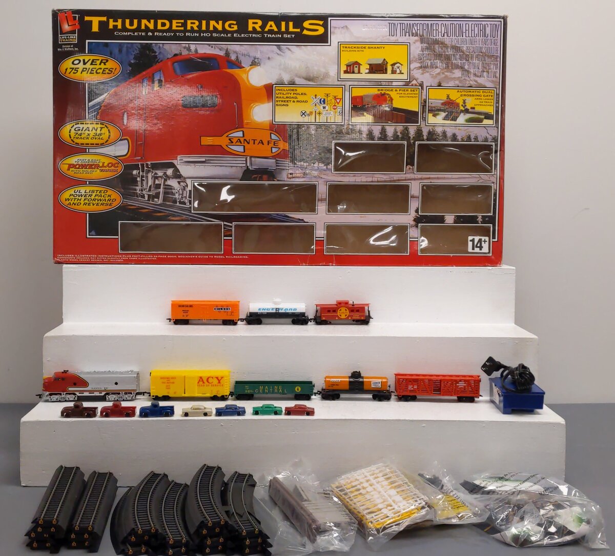 Life-Like THUNDERING RAILS 433-9102 HO Scale Electric Train Set 175 Pieces EX/Box