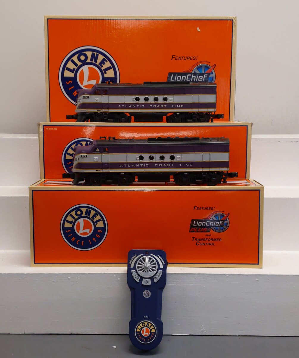 Lionel 6-82293 Atlantic Coast Line LionChief Plus FT AA Diesel Loco #321/#322