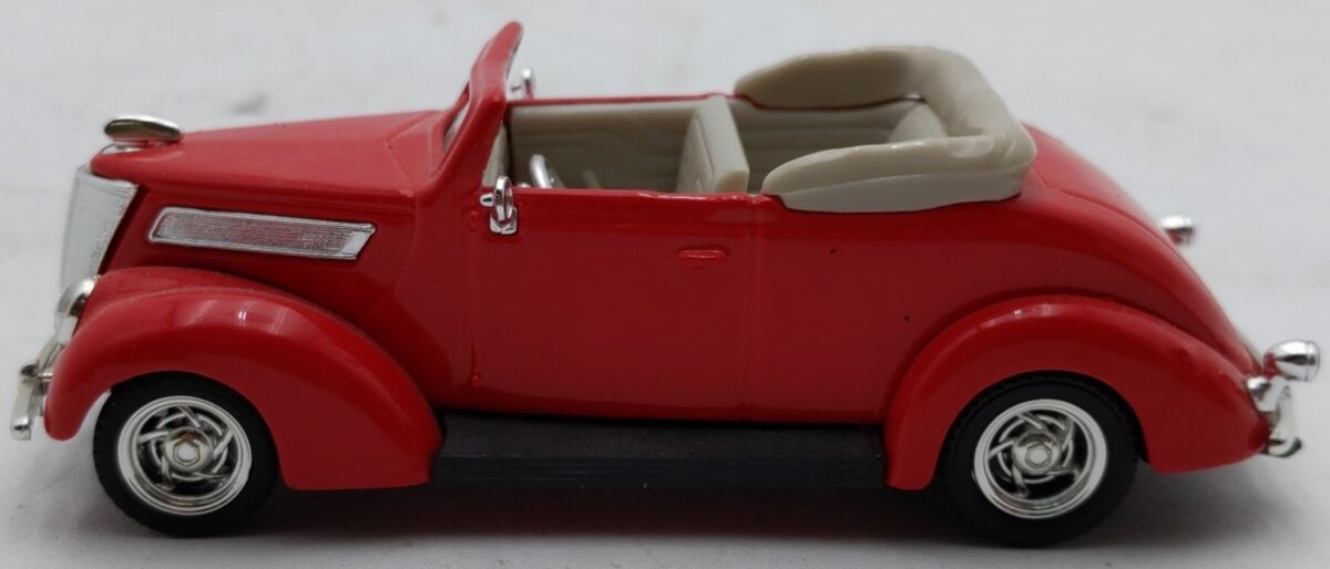 Road Signature 94230 1:43 1937 Ford V8 Convertible