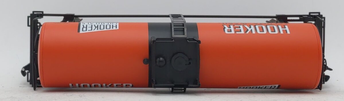 Lionel 6-17909 O Gauge Hooker Chemicals Unibody Tank Car LN/Box