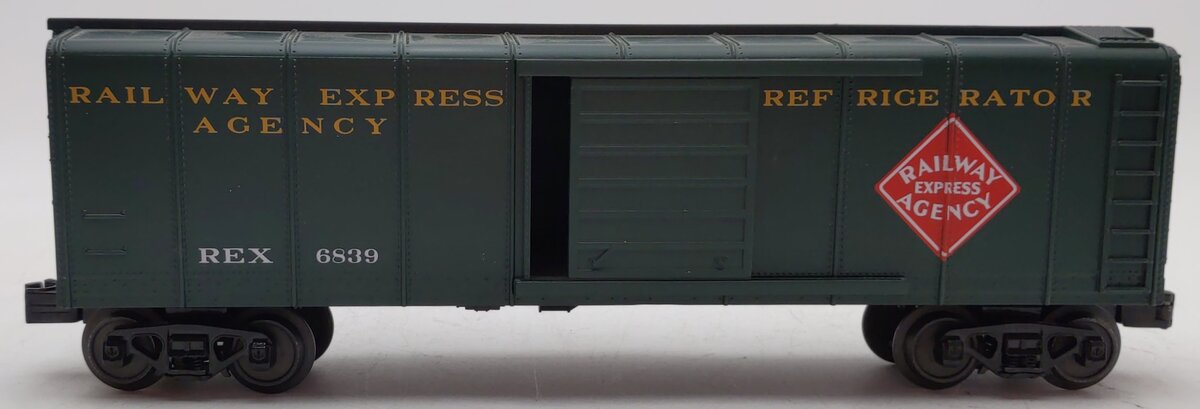 MTH 30-74862 O Railway Express Agency Rounded Roof Boxcar