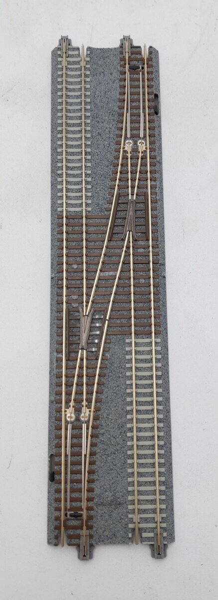 Kato 20-231 N 9-3/4" Right Double Concrete Tie Track Single Crossover Unitrack