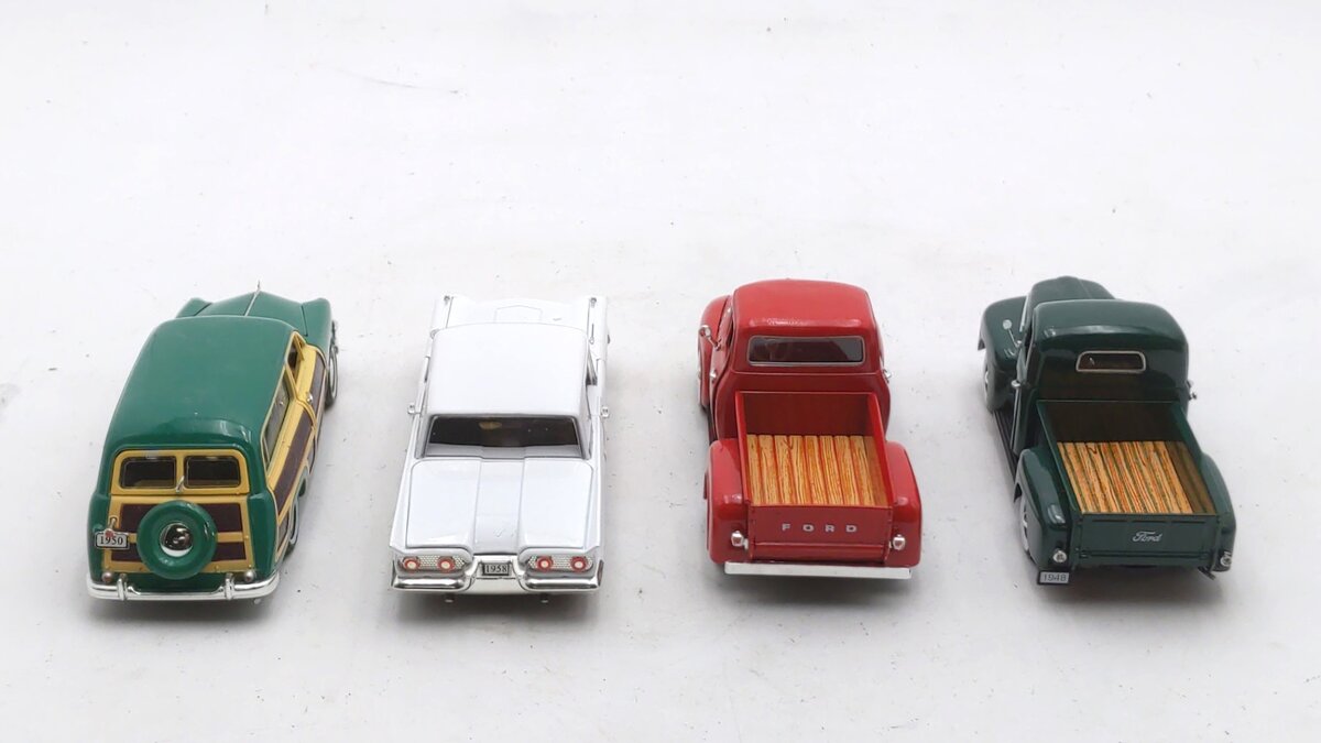 Die Cast 1:32 Scale Assorted Vintage Cars [4] EX