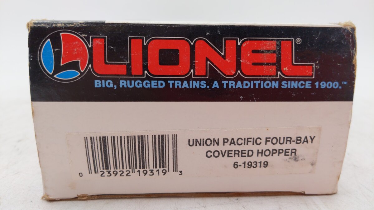 Lionel 6-19319 O Gauge Union Pacific 4-Bay Covered Hopper LN/Box