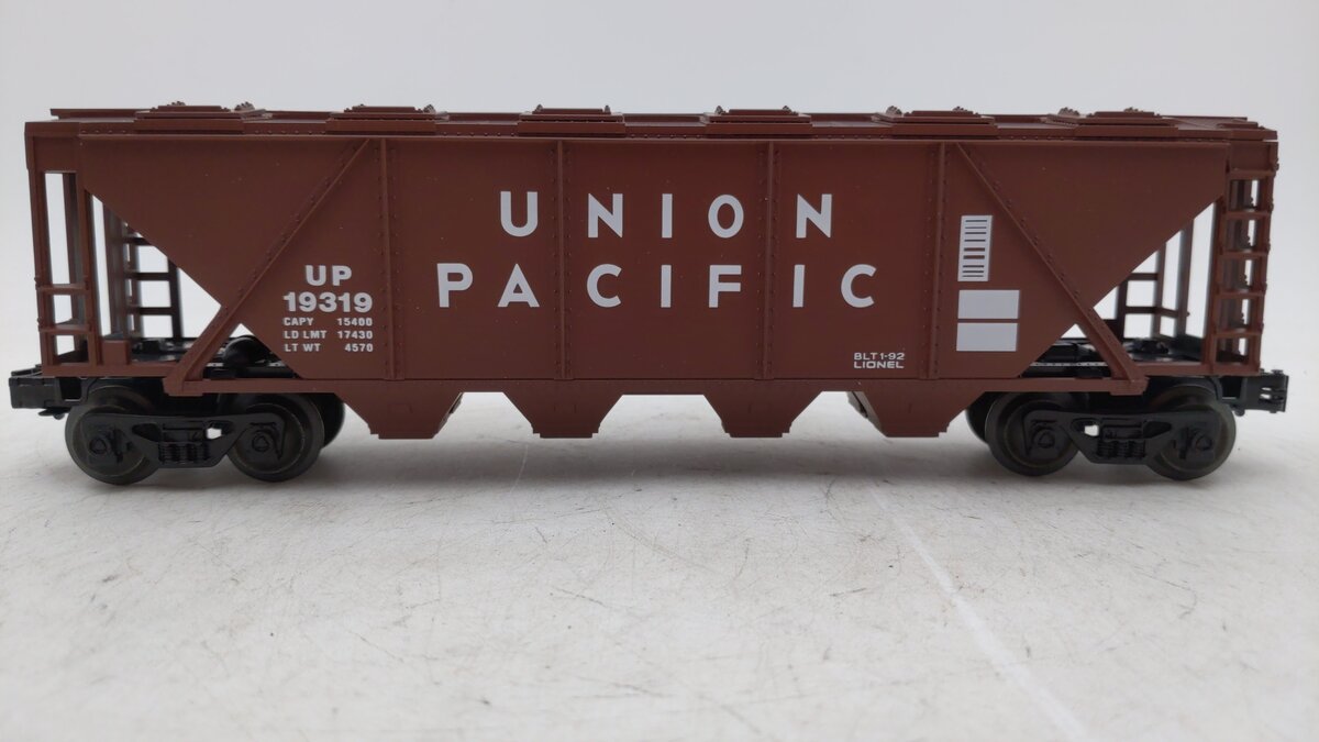 Lionel 6-19319 O Gauge Union Pacific 4-Bay Covered Hopper LN/Box