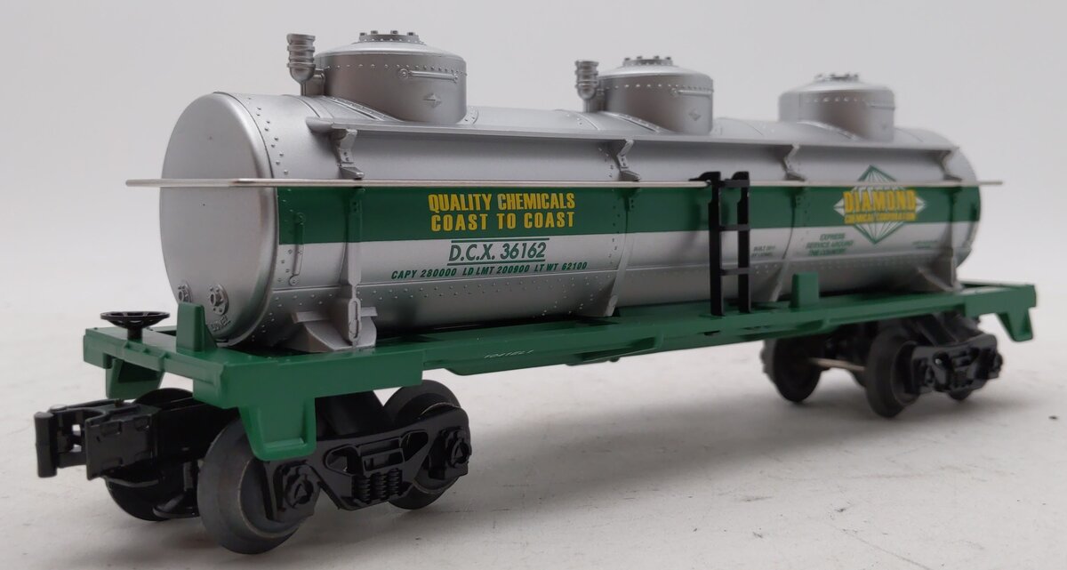 Lionel 6-36162 O Gauge Diamond Chemicals Three Dome Tank Car