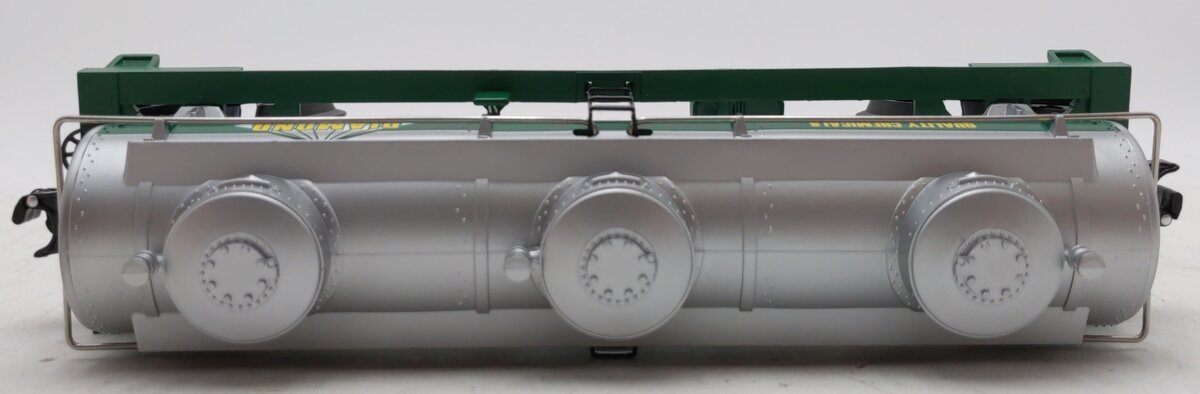 Lionel 6-36162 O Gauge Diamond Chemicals Three Dome Tank Car