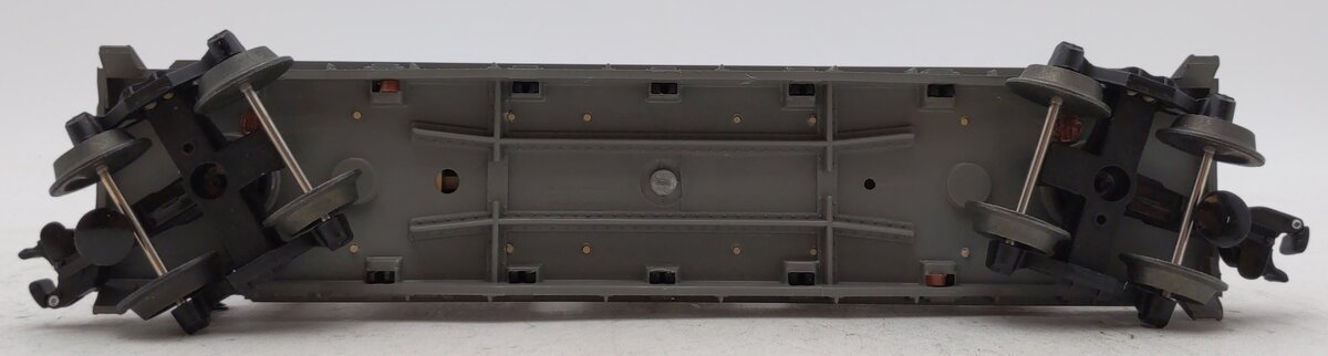 Lionel 6-16903 O Gauge Canadian Pacific Flatcar with Wood Load EX/Box