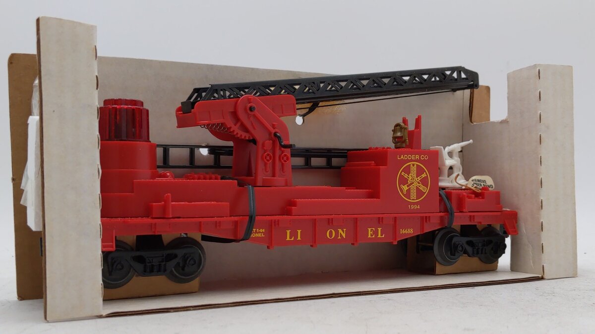 Lionel 6-16688 O Gauge Red Operating Fire Ladder Car LN/Box