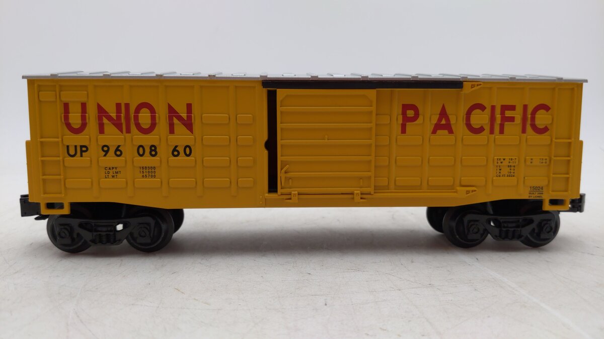 Lionel 6-15024 Union Pacific Waffle Boxcar LN/Box