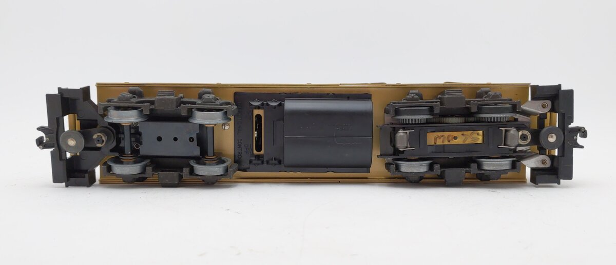Lionel 6-8666 O Gauge Northern Pacific GP9 Powered Diesel