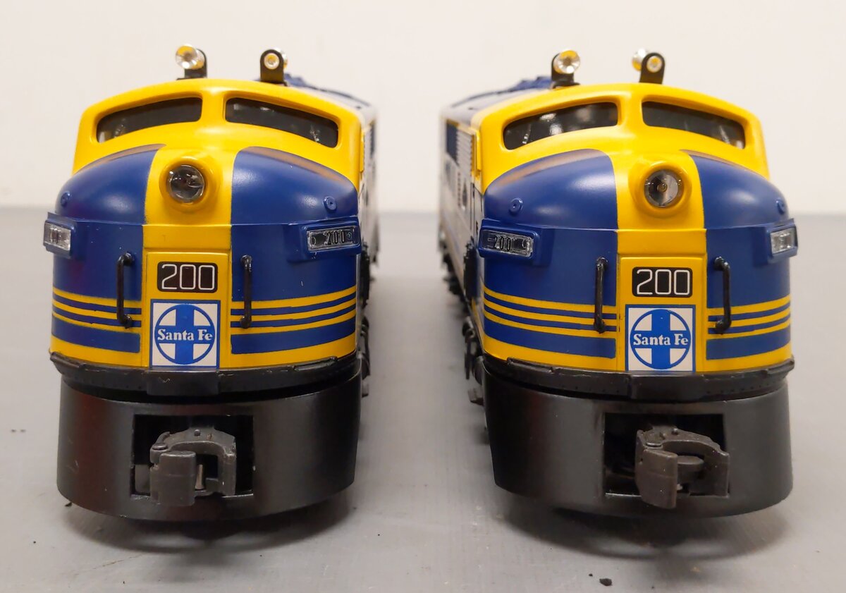 Lionel 6-18117 O Gauge Santa Fe Blue/Yellow F3 AA Diesel Set NIB