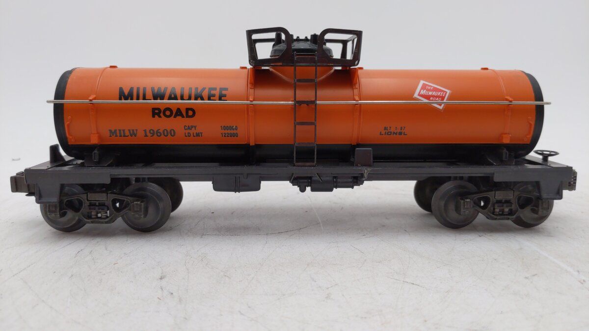 Lionel 6-19600 O Gauge Milwaukee Road Single Dome Tank Car #19600 EX/Box