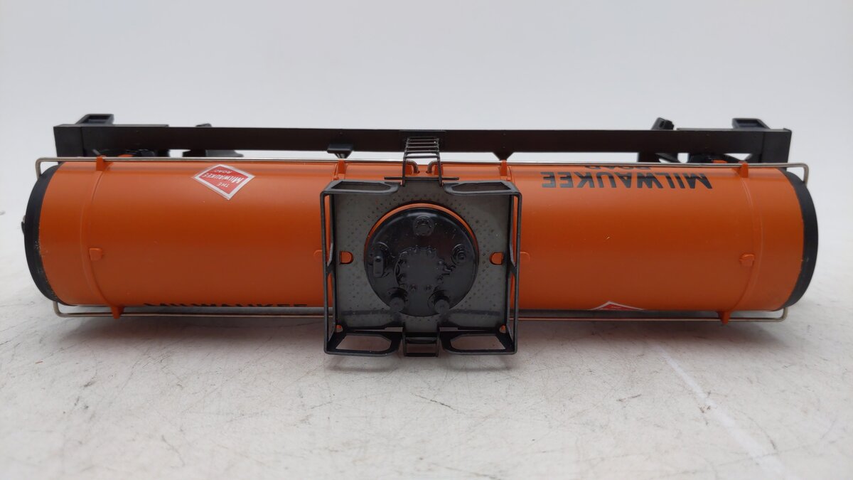 Lionel 6-19600 O Gauge Milwaukee Road Single Dome Tank Car #19600 EX/Box